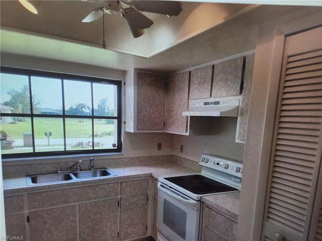 609 SE 8th ST, Cape Coral, FL 33990