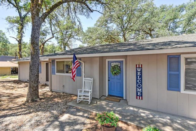 12741 Torrey Pines Dr, Auburn, CA 95602