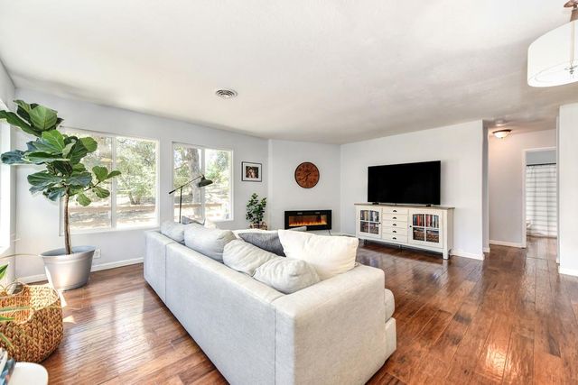 12741 Torrey Pines Dr, Auburn, CA 95602