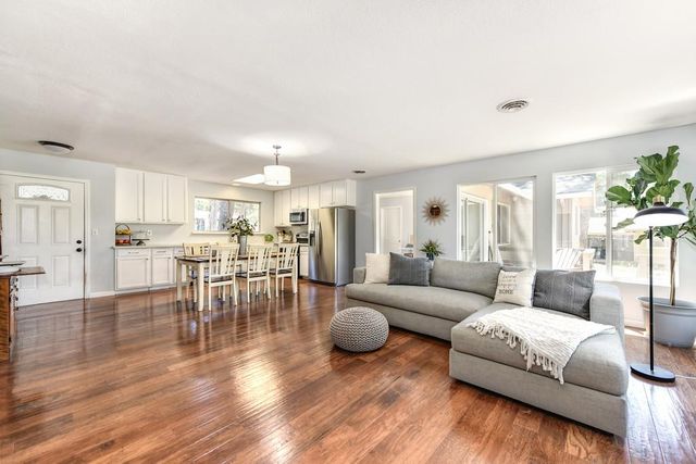 12741 Torrey Pines Dr, Auburn, CA 95602