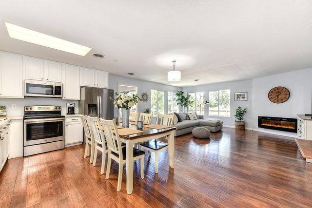 12741 Torrey Pines Dr, Auburn, CA 95602