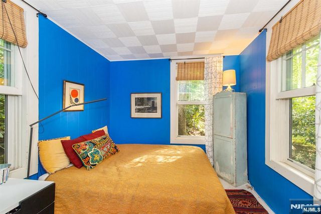 37 North Road, Bloomingdale, NJ 07420