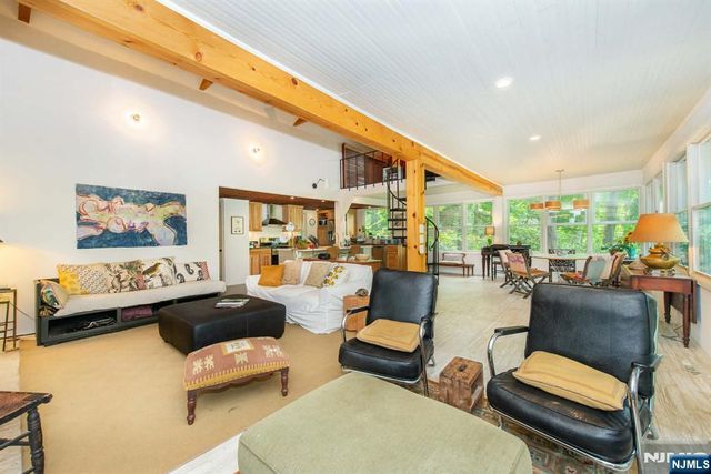 37 North Road, Bloomingdale, NJ 07420