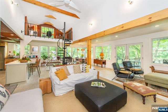 37 North Road, Bloomingdale, NJ 07420