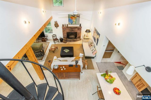 37 North Road, Bloomingdale, NJ 07420