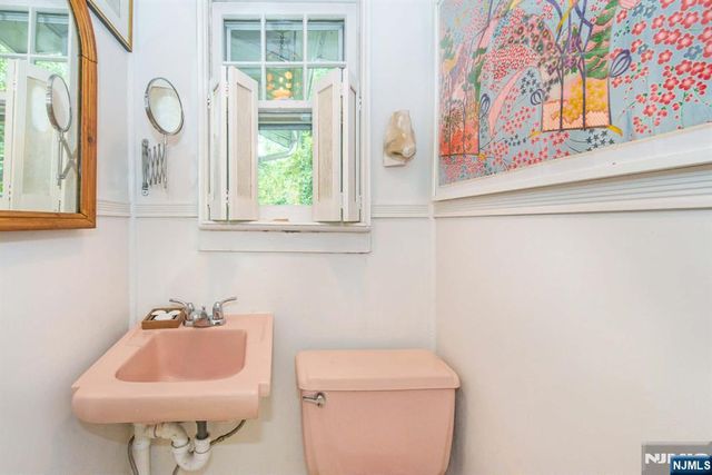 37 North Road, Bloomingdale, NJ 07420