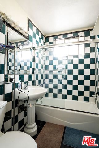 2321 Myrtle Avenue, Long Beach, CA 90806