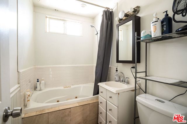 2321 Myrtle Avenue, Long Beach, CA 90806