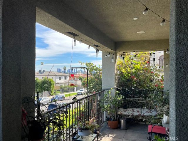 2051 N Catalina Street, Los Angeles, CA 90027