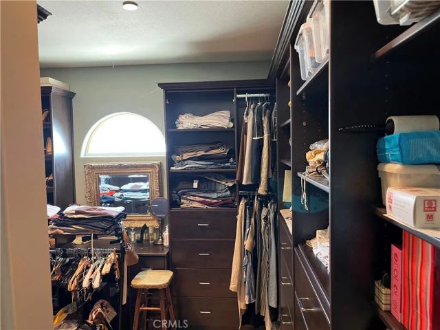 2051 N Catalina Street, Los Angeles, CA 90027