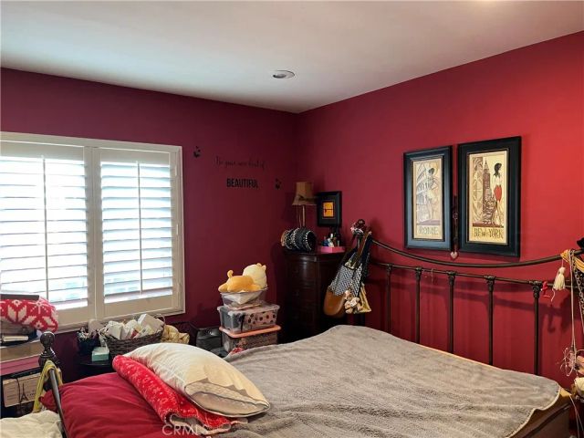 2051 N Catalina Street, Los Angeles, CA 90027