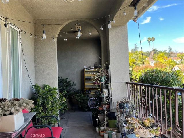 2051 N Catalina Street, Los Angeles, CA 90027