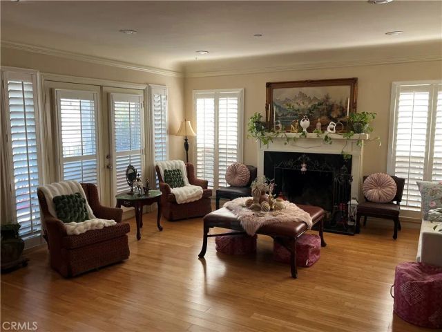 2051 N Catalina Street, Los Angeles, CA 90027