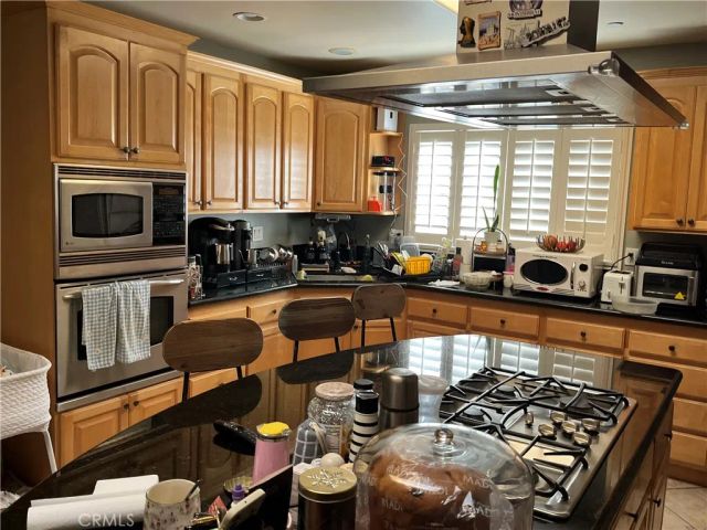 2051 N Catalina Street, Los Angeles, CA 90027