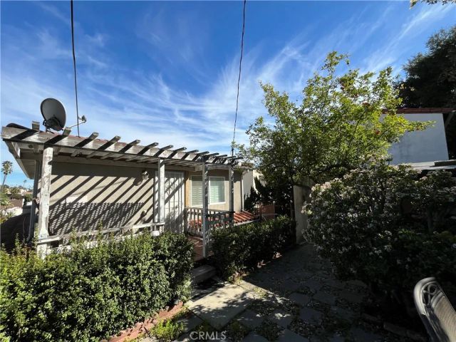 2051 N Catalina Street, Los Angeles, CA 90027