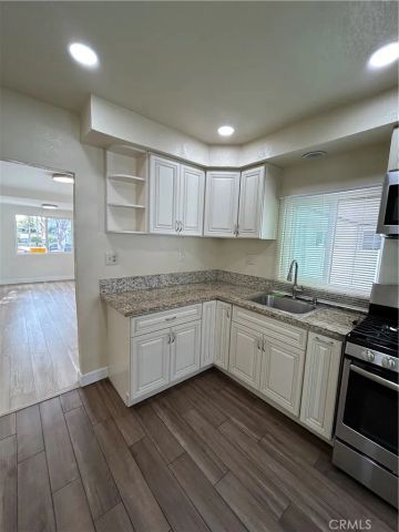 2033 W Burnett Street, Long Beach, CA 90810