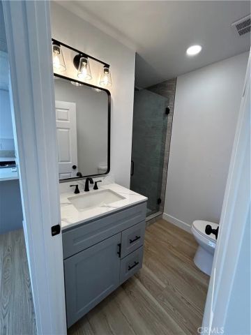 2033 W Burnett Street, Long Beach, CA 90810