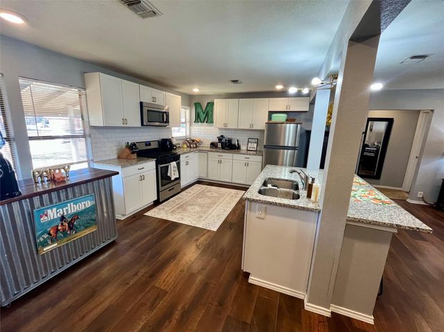 715 North Avenue, Whitesboro, TX 76273