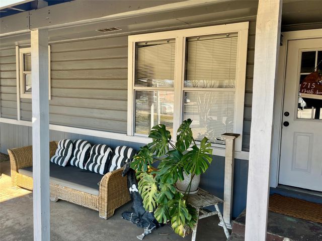 715 North Avenue, Whitesboro, TX 76273