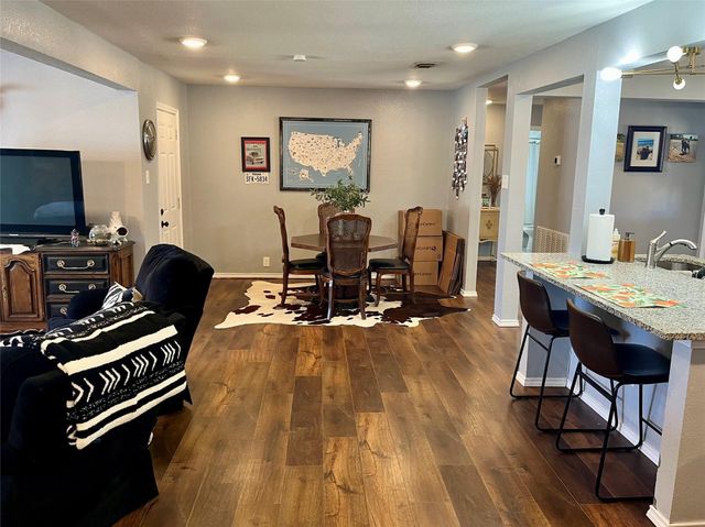 715 North Avenue, Whitesboro, TX 76273