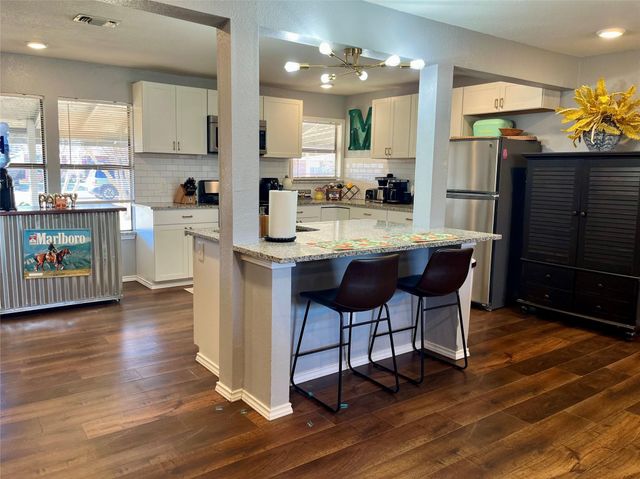 715 North Avenue, Whitesboro, TX 76273