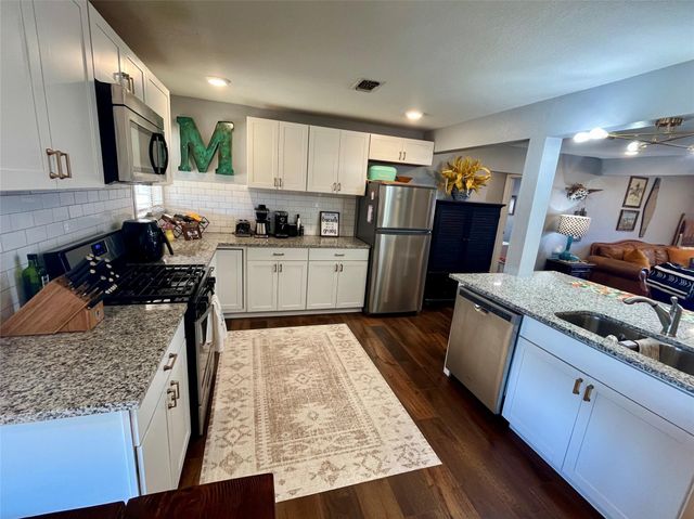 715 North Avenue, Whitesboro, TX 76273