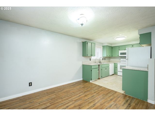 797 Ne YAMHILL St, Sheridan, OR 97378