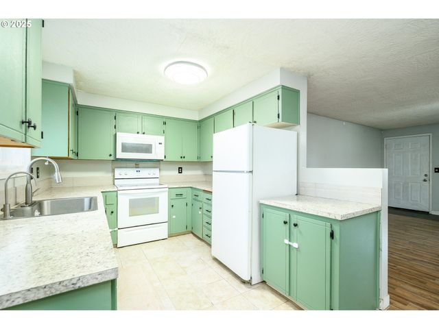 797 Ne YAMHILL St, Sheridan, OR 97378