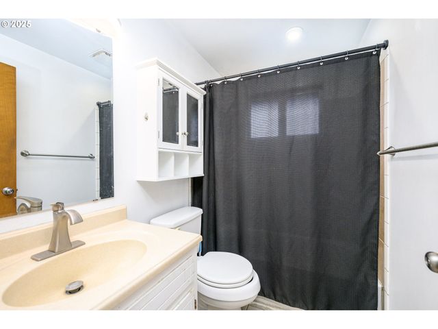 797 Ne YAMHILL St, Sheridan, OR 97378