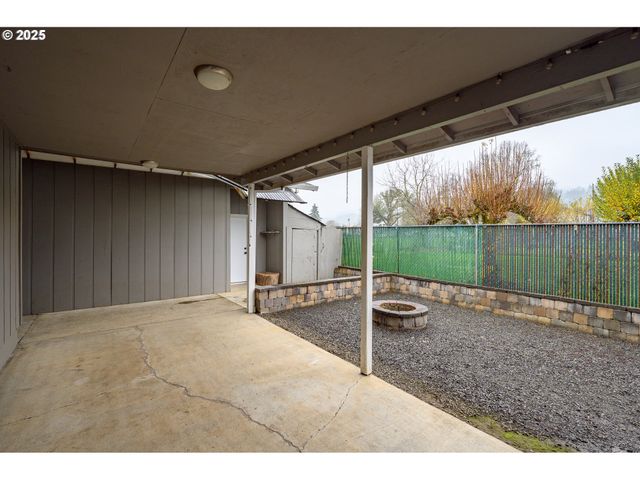 797 Ne YAMHILL St, Sheridan, OR 97378