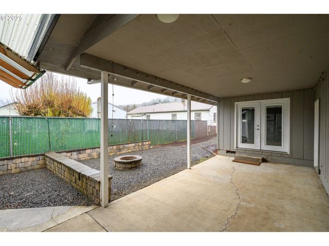 797 Ne YAMHILL St, Sheridan, OR 97378