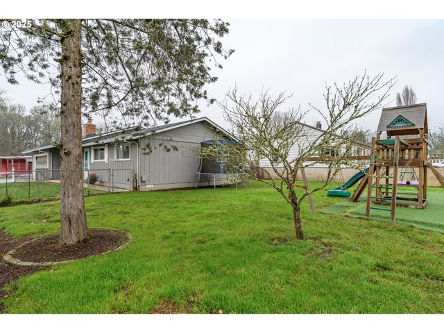 797 Ne YAMHILL St, Sheridan, OR 97378