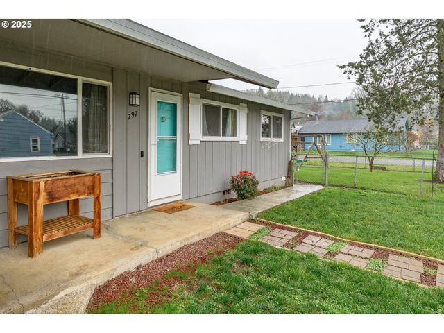 797 Ne YAMHILL St, Sheridan, OR 97378
