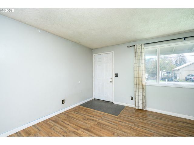 797 Ne YAMHILL St, Sheridan, OR 97378