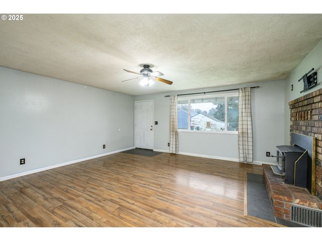 797 Ne YAMHILL St, Sheridan, OR 97378