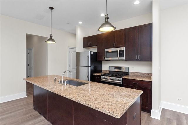 2500 Green Bay Road 403, Evanston, IL 60201