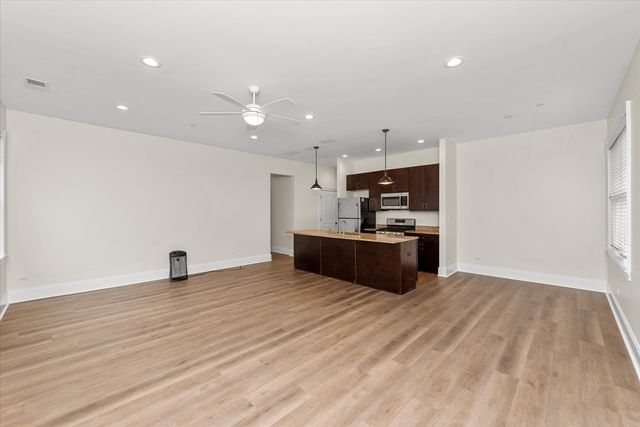 2500 Green Bay Road 403, Evanston, IL 60201