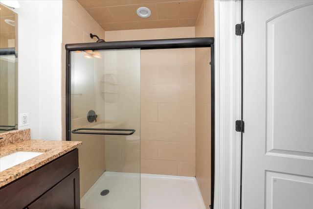 2500 Green Bay Road 403, Evanston, IL 60201