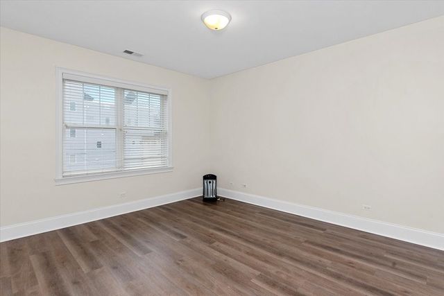 2500 Green Bay Road 403, Evanston, IL 60201