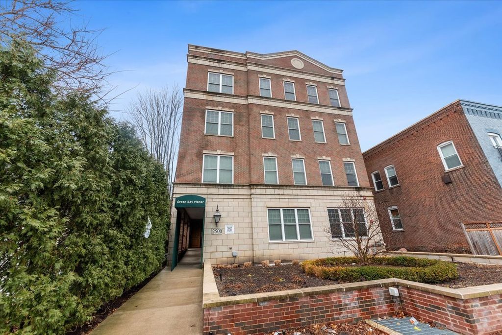 2500 Green Bay Road 403, Evanston, IL 60201