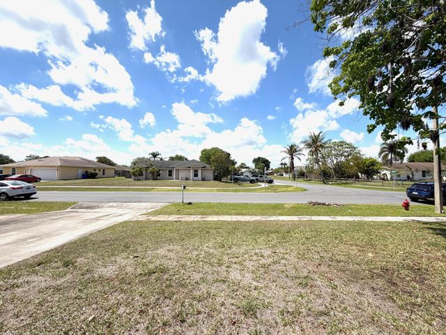 357 Las Palmas Street, Royal Palm Beach, FL 33411