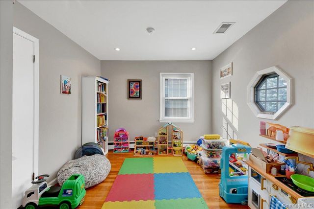 19 Storey Lane, Yonkers, NY 10710