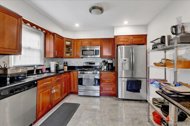 19 Storey Lane, Yonkers, NY 10710