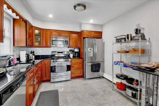 19 Storey Lane, Yonkers, NY 10710