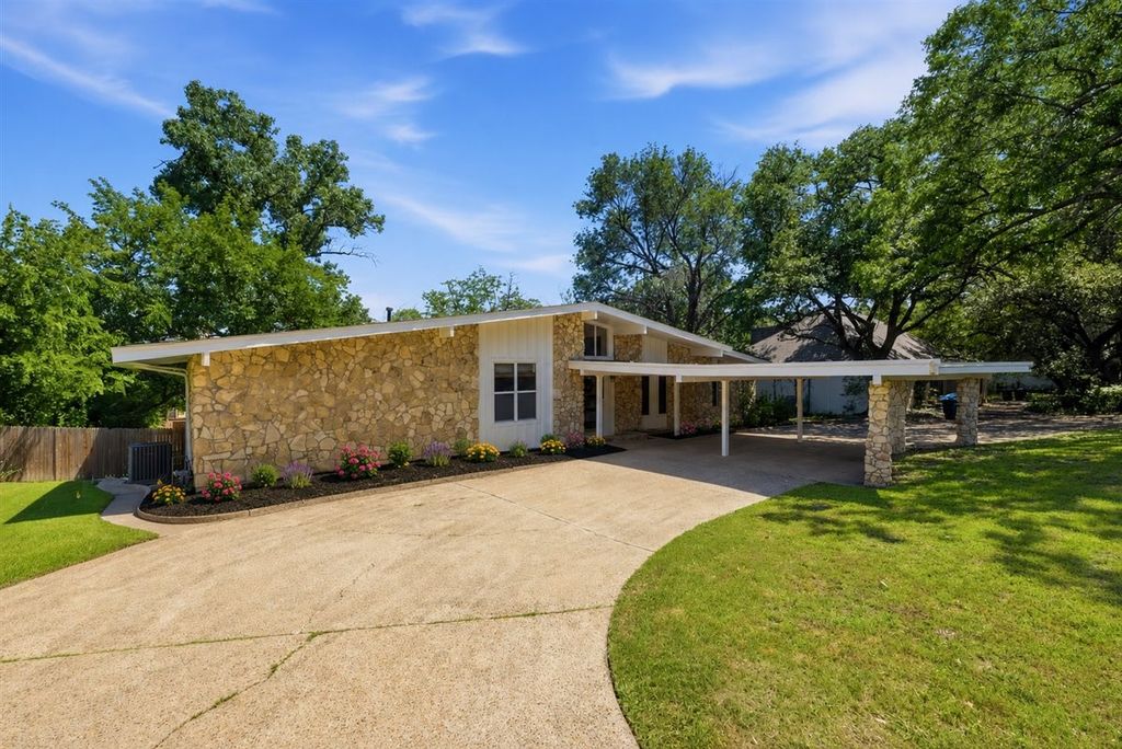 1905 Dakar Road E, Fort Worth, TX 76116