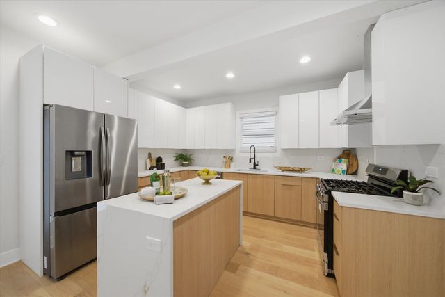 1641 N Springfield Avenue, Chicago, IL 60647
