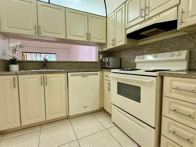 3470 Foxcroft Rd 204, Miramar, FL 33025
