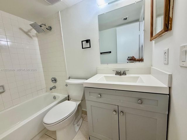 3470 Foxcroft Rd 204, Miramar, FL 33025