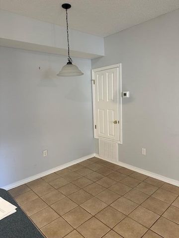 1501 N Partin Drive APT 164, Niceville, FL 32578