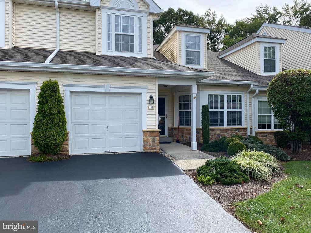 120 KINGSTON BLVD, Hamilton, NJ 08690